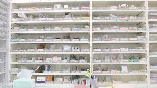 パンジー薬局の薬棚