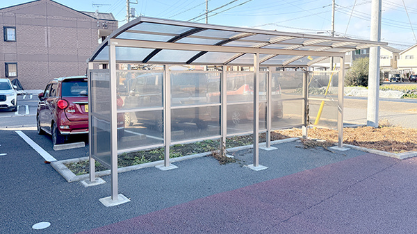 花・花薬局大師町店の駐輪場