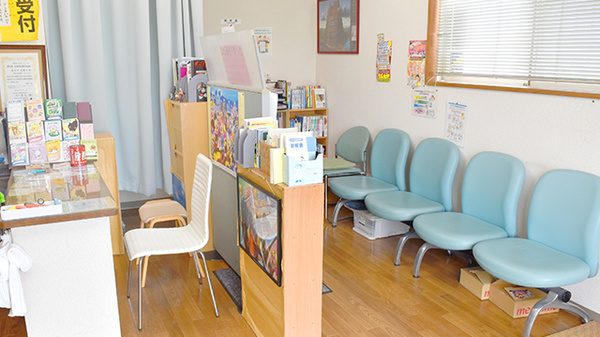 二の宮薬局野中店の待合スペース