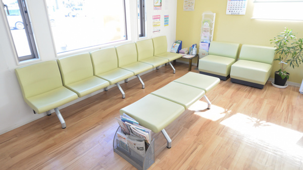 あらまき薬局の待合スペース