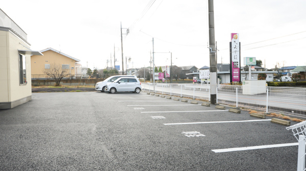 まりも薬局の駐車場