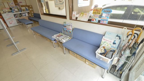 ホシノ薬局連取店の待合スペース