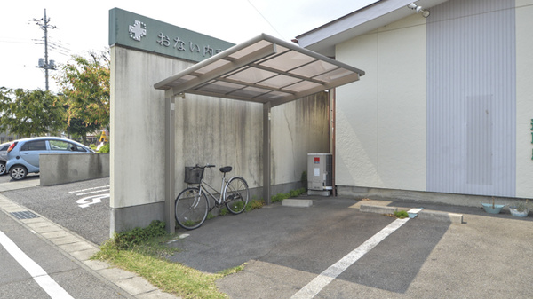 ホシノ薬局連取店の駐輪場