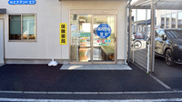 花・花薬局伊勢崎境店の入口