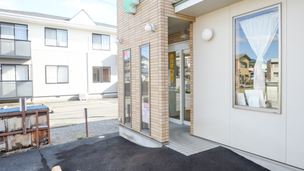 けんざき薬局の入口