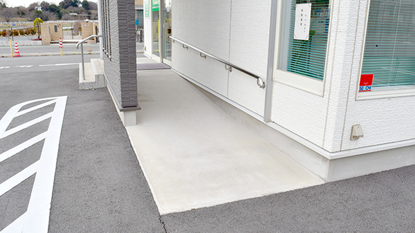 ぐんぐん薬局のバリアフリー設備