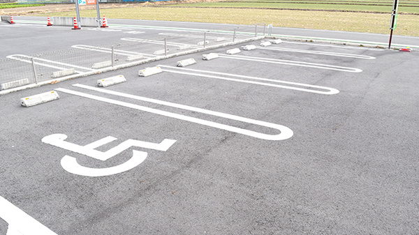 ぐんぐん薬局の駐車場