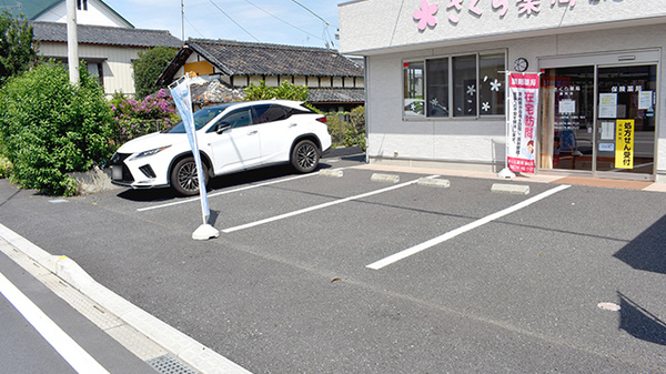 さくら薬局藤岡店の駐車場