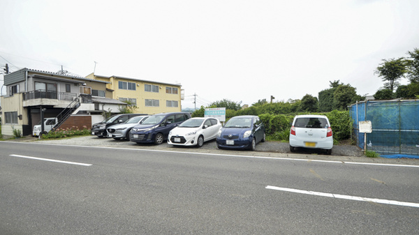 つばさ薬局の駐車場
