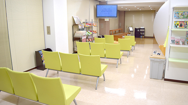 さんまい橋薬局の待合スペース