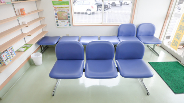 エンドー薬局あざみ店の待合スペース