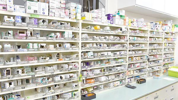 キリン堂薬局　浦和元町店の薬棚