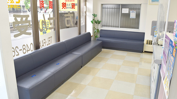 やまとどう薬局芝中田店の待合スペース