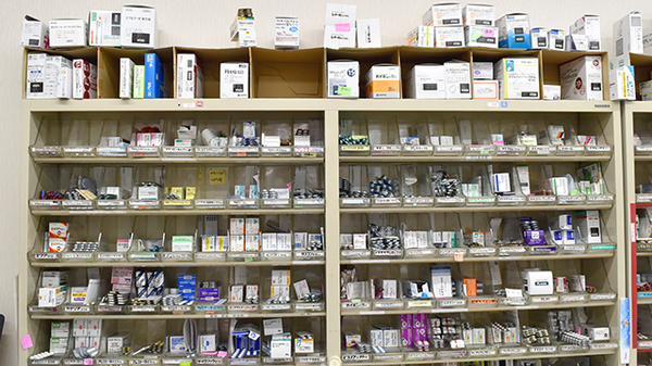 やまとどう薬局芝中田店の薬棚