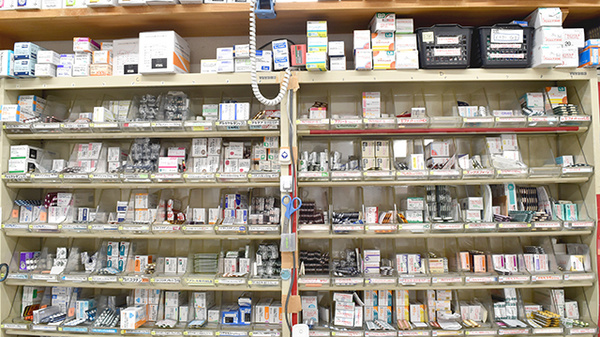 やまとどう薬局東本郷店の薬棚