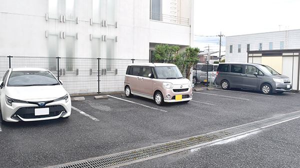 グリーン薬局の駐車場