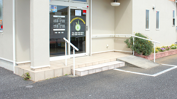 オリーブ薬局の入口