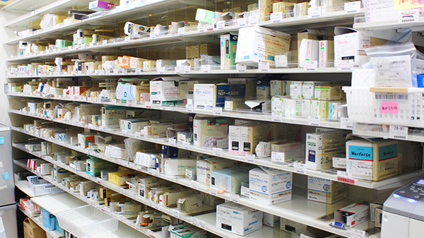 薬樹薬局　越谷2号店の薬棚