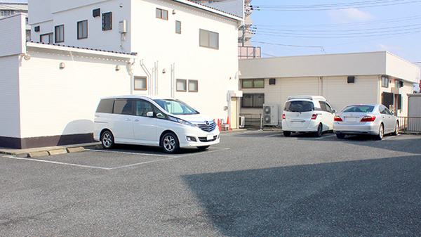 訪問薬樹薬局　越谷の駐車場
