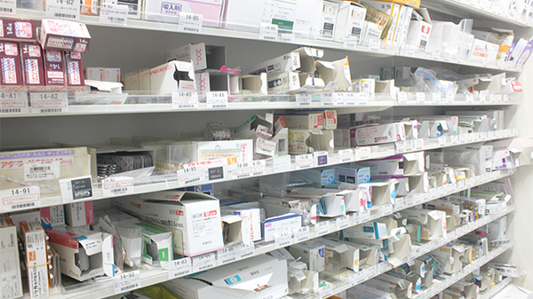 薬樹薬局　吹上の薬棚