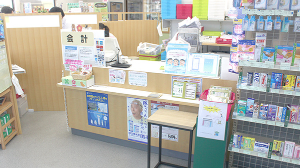 薬樹薬局　草加の受付/カウンター
