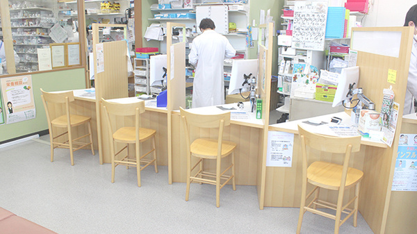 薬樹薬局　草加の受付/カウンター