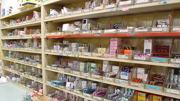 ハート薬局八潮店の薬棚