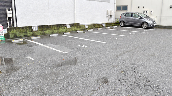 ハート薬局八潮店の駐車場