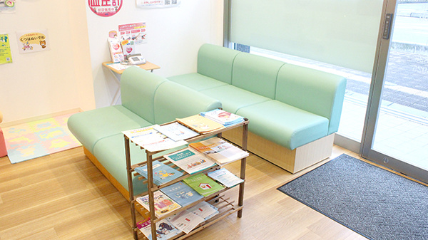 徳永薬局　北戸田店の待合スペース