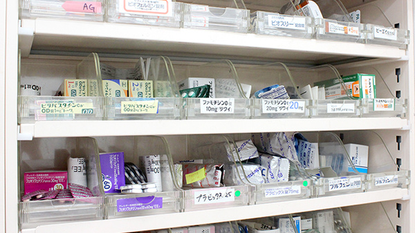 徳永薬局　北戸田店の薬棚