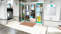 ミヤノ薬局の入口