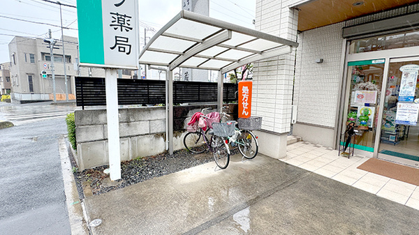 ミヤノ薬局の駐輪場