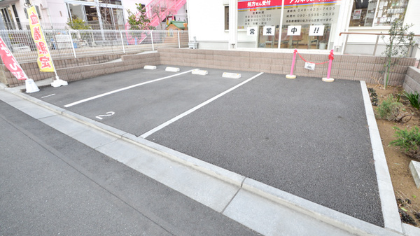 アカネサポート薬局の駐車場