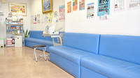 城西大学薬局　毛呂本郷店の待合スペース