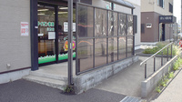 ライオン薬局三芳店の入口