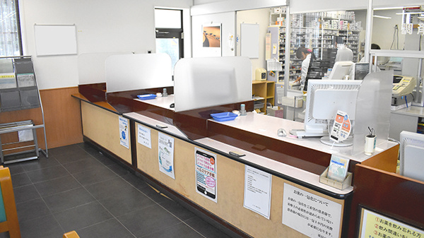 ライオン薬局三芳店の受付/カウンター