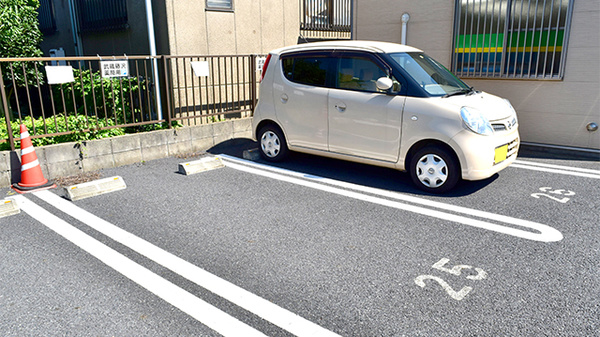 武蔵藤沢薬局の駐車場