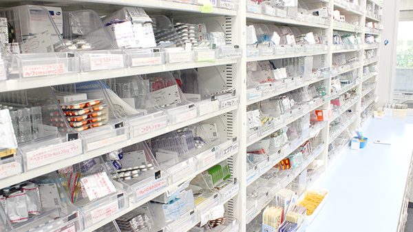 ゆみ薬局富士見店の薬棚
