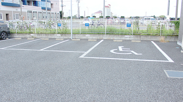 ゆみ薬局富士見店の駐車場
