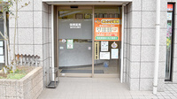 オレンジ薬局の入口