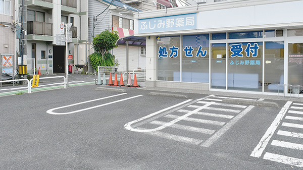 ふじみ野薬局の駐車場