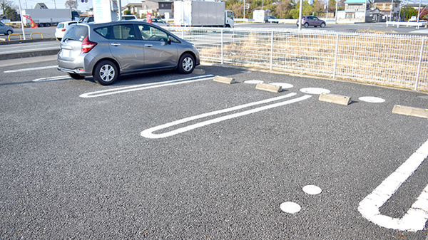 やよい薬局の駐車場