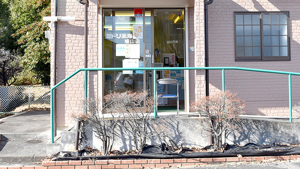 ミドリ薬局　鳩山店の入口