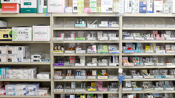 ミドリ薬局　鳩山店の薬棚