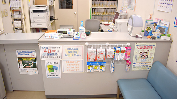 東小川薬局の受付/カウンター