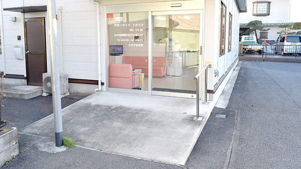 えびす堂薬局の入口