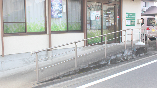 薬樹薬局　東松山の入口