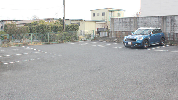 薬樹薬局　東平の駐車場