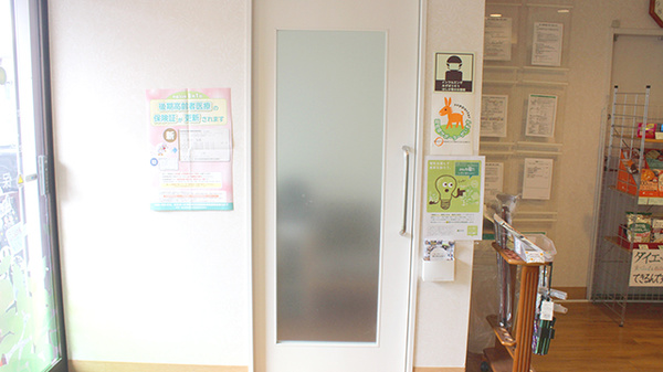 薬樹薬局　松山中央の感染予防待合スペース