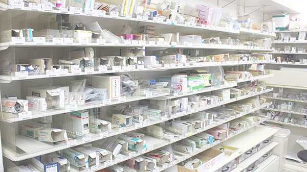 薬樹薬局　松山中央の薬棚